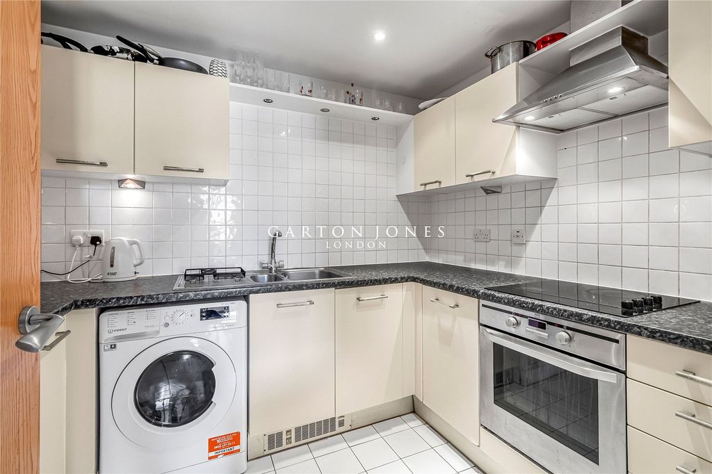 Property photo 2 of 19 Kitchen