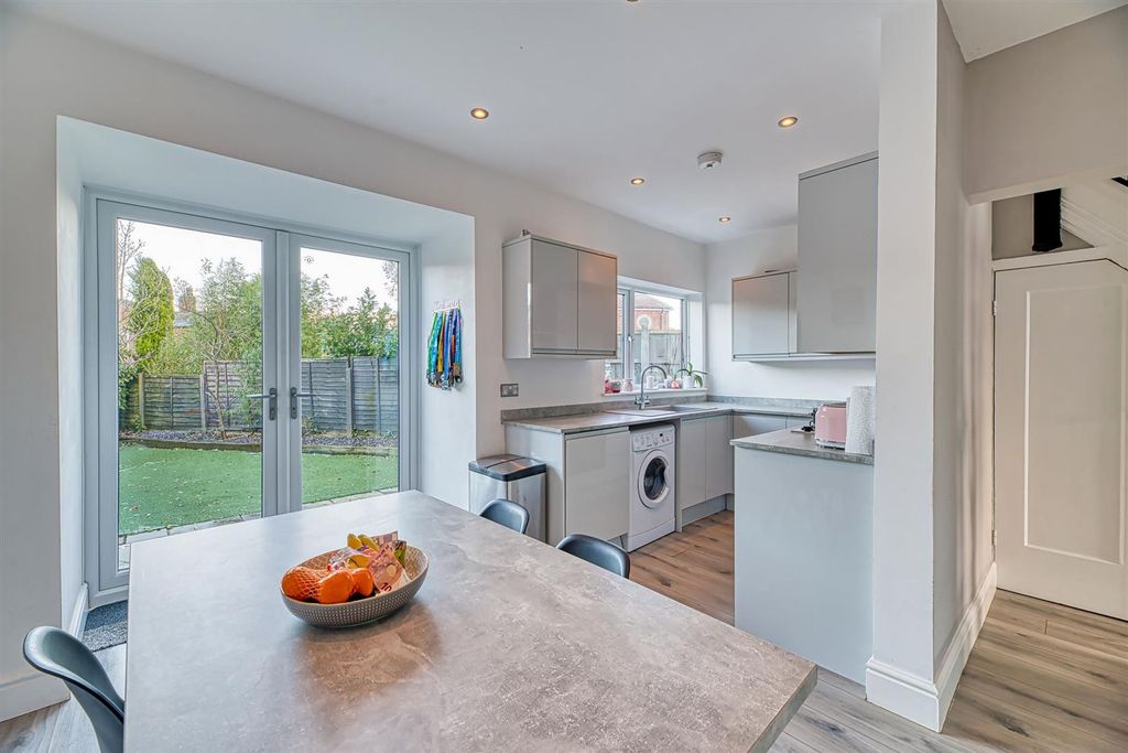 Property photo 3 of 10 Kitchen / Dining Room