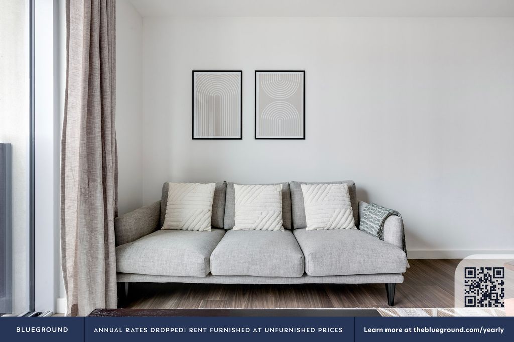 Property photo 3 of 27 Living Room