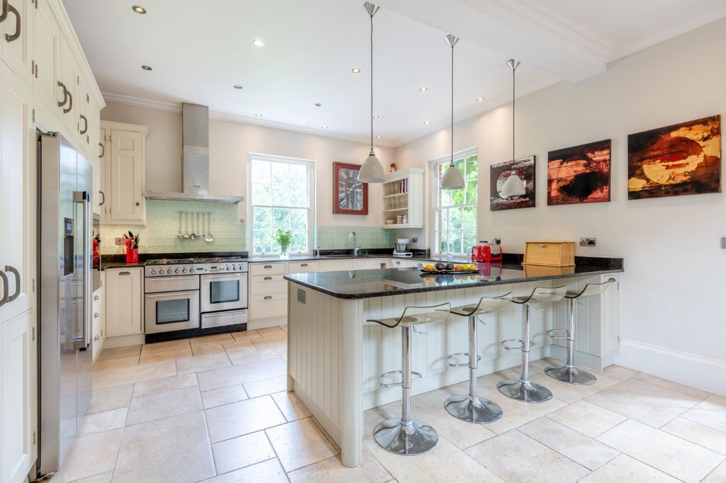 Property photo 2 of 21 Kitchen