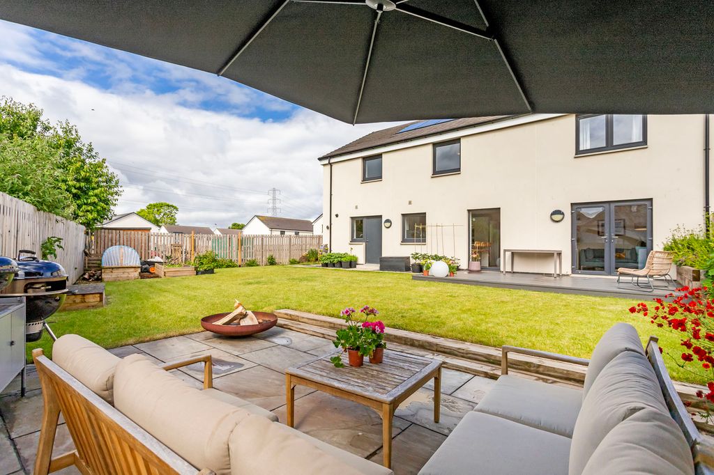 4 bed detached house for sale13 Newhailes Court Gardens, Newcraighall, Musselburgh EH21