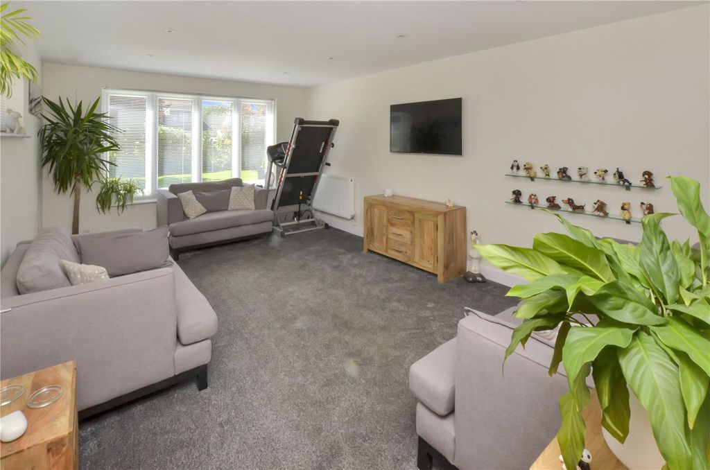 Property photo 2 of 20 Lounge