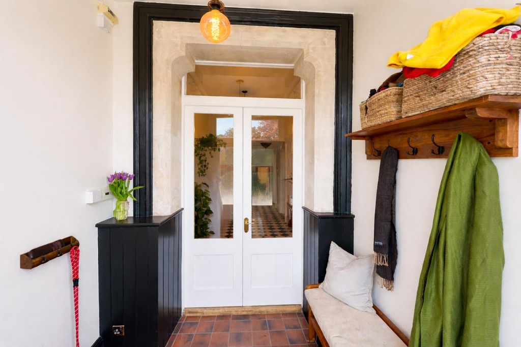 Property photo 3 of 35 E7Df4d83-d12B-4E70-A3Be-07c4Fb4112A8.Png