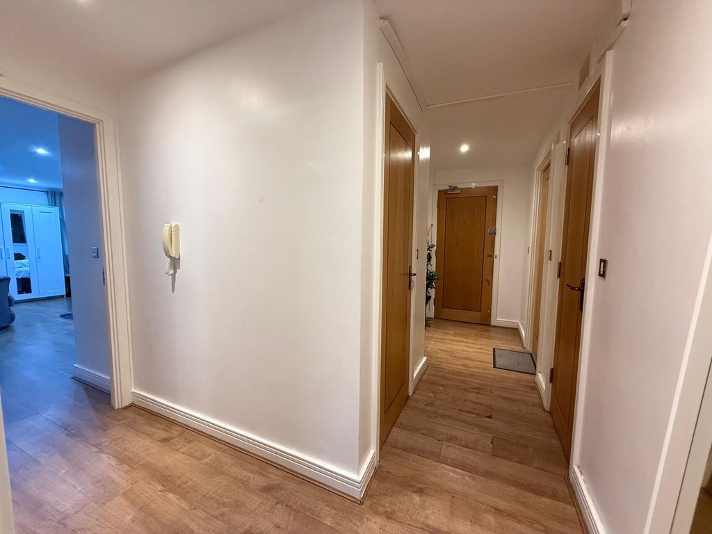 Property photo 3 of 16 Gallery