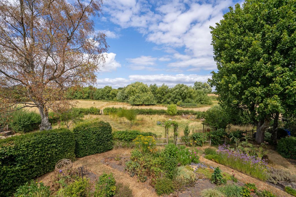 Property photo 2 of 30