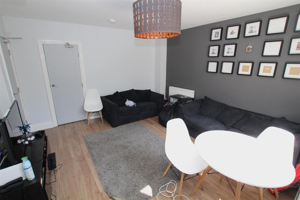 Property photo 1 of 14 Living .Jpg