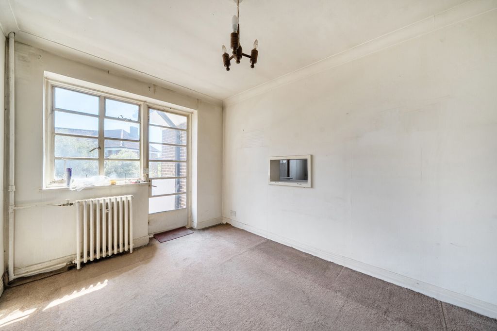 Property photo 3 of 8 Dining Room