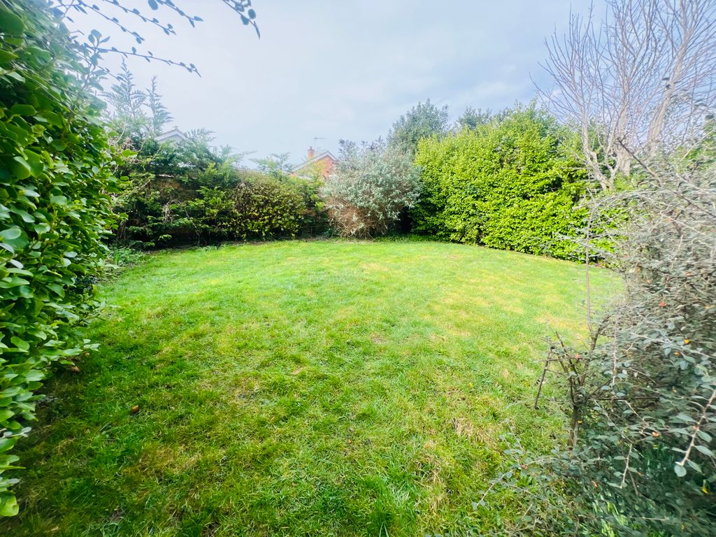 Property photo 2 of 12 Garden