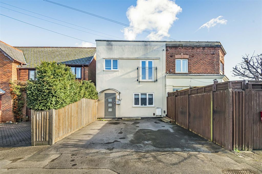 Property photo 1 of 9 Flat 3, 72 Kidmore.Jpg