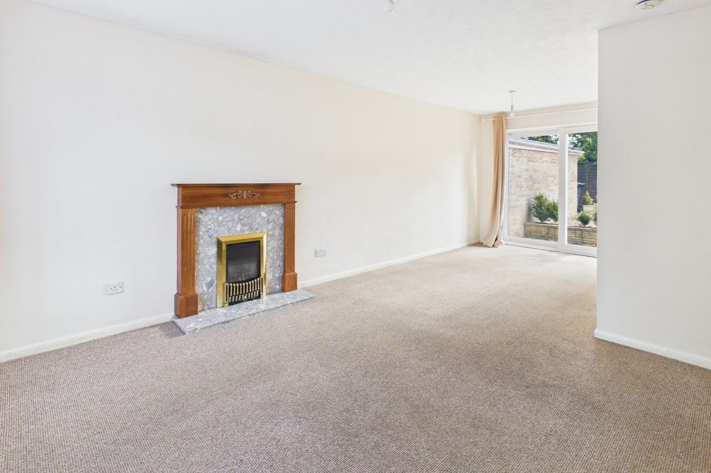 Property photo 3 of 12 Lounge/Dining Room