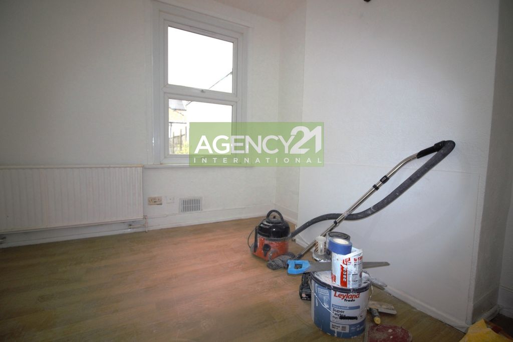 Property photo 3 of 6 Photo 2