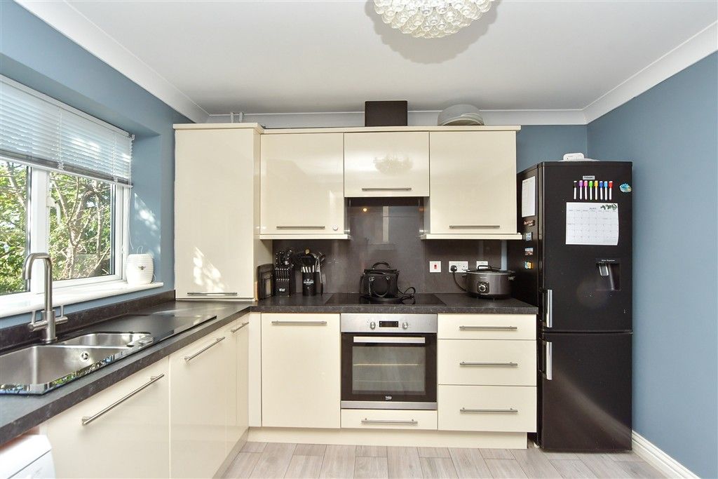 Property photo 3 of 11 Kitchen