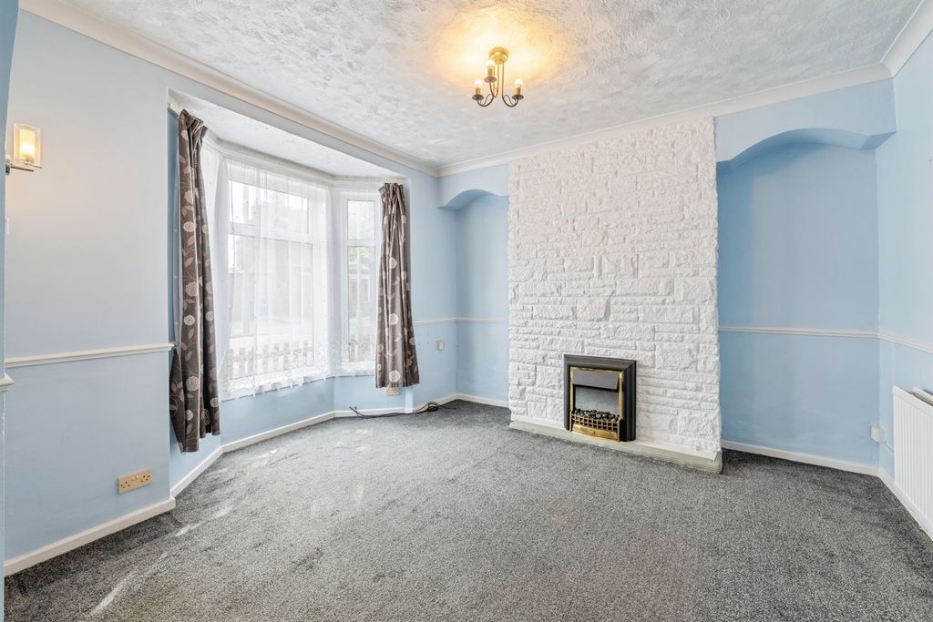 Property photo 3 of 17