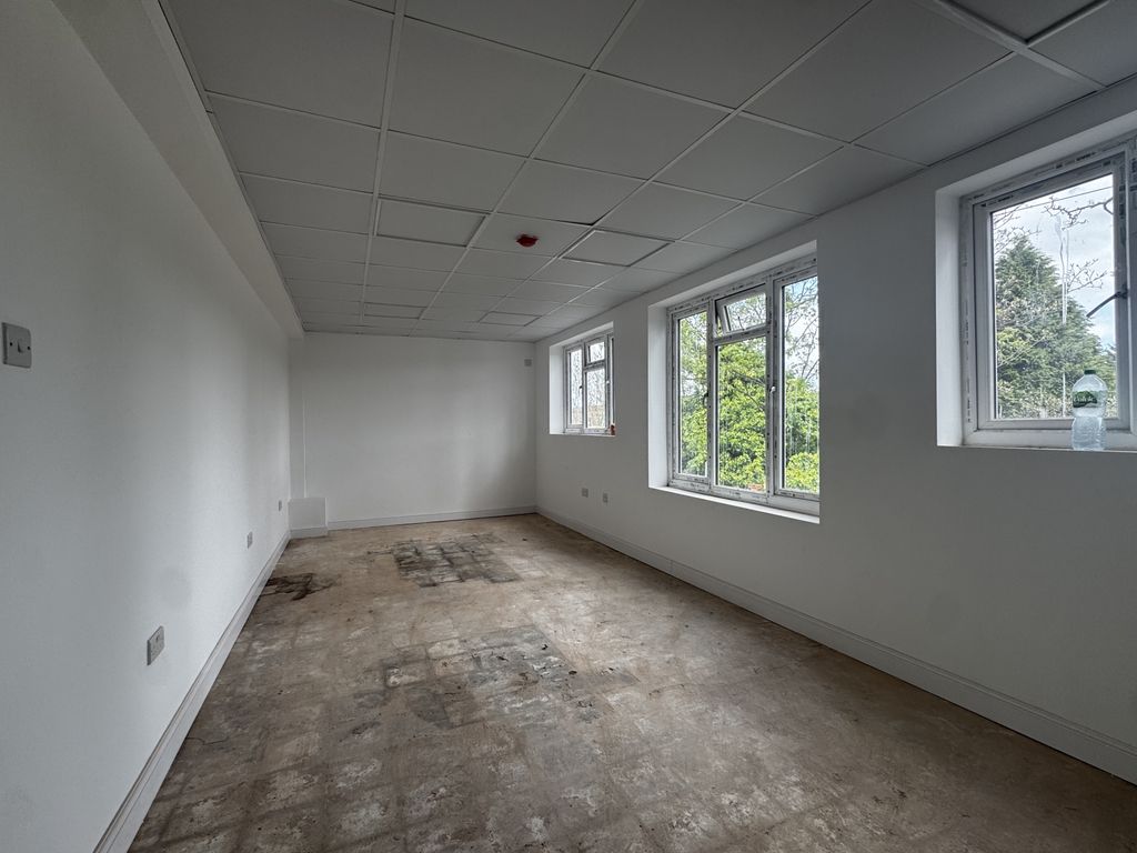 Property photo 2 of 8 Large Office 1