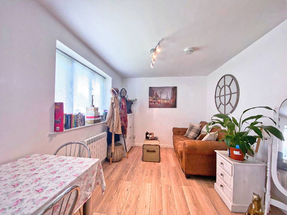 Property photo 3 of 9 3