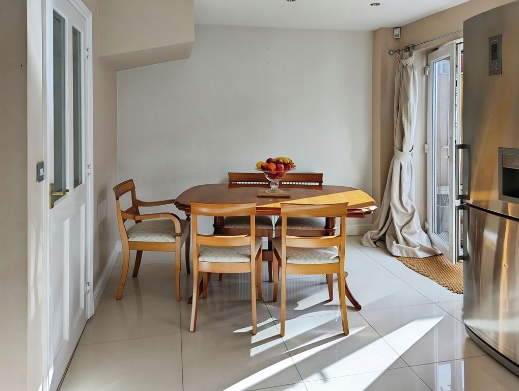 Property photo 3 of 17 609983Ca-Img_1367_17_Large