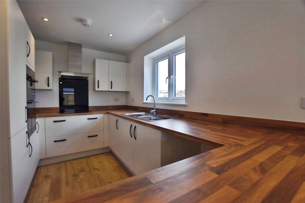 Property photo 2 of 12 Kitchen