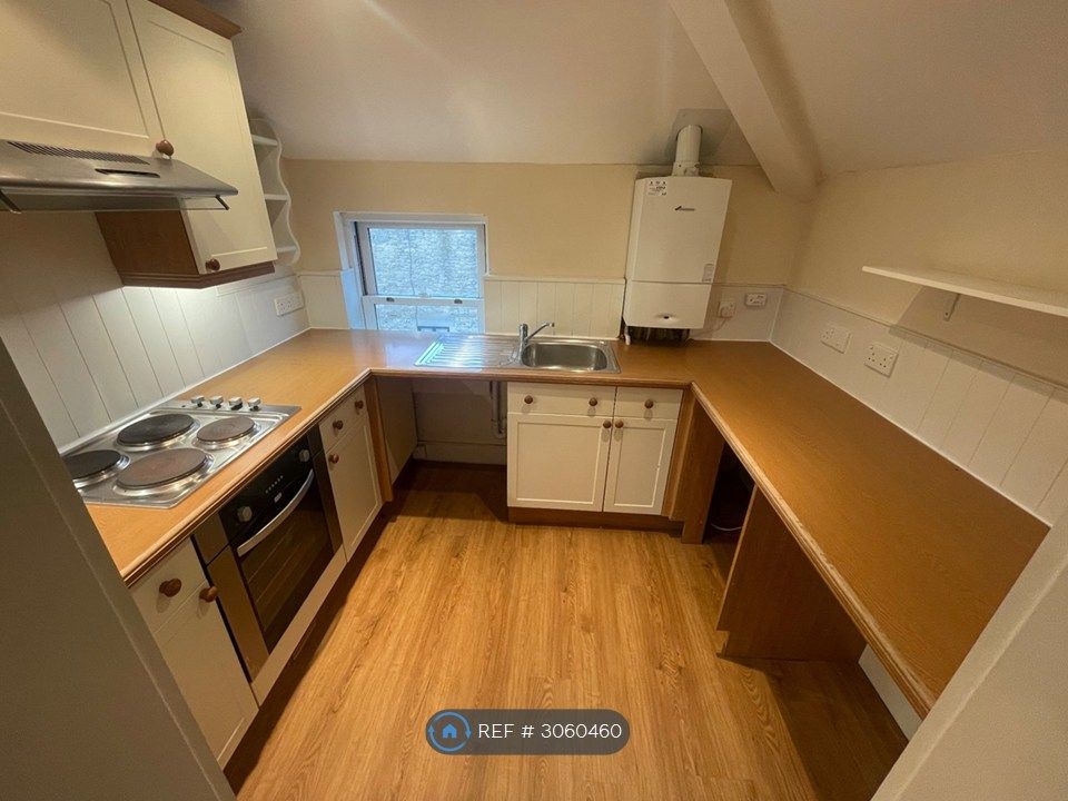 Property photo 3 of 8 Kitchen