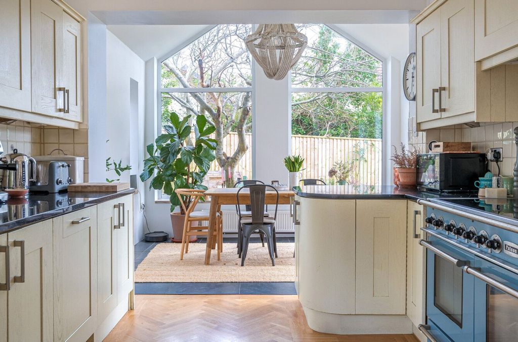 Property photo 1 of 17 Kitchen