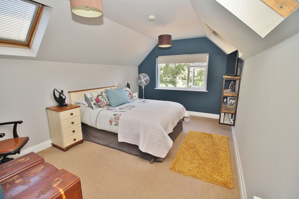 Property photo 3 of 32