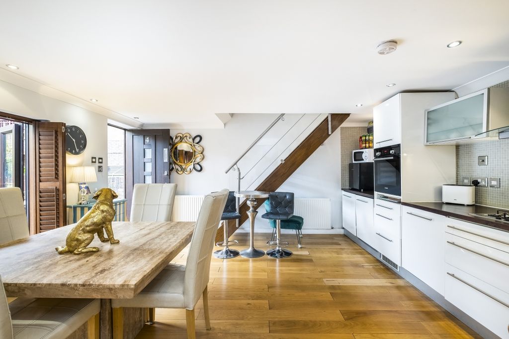 Property photo 2 of 27 Hornblower-Close-020
