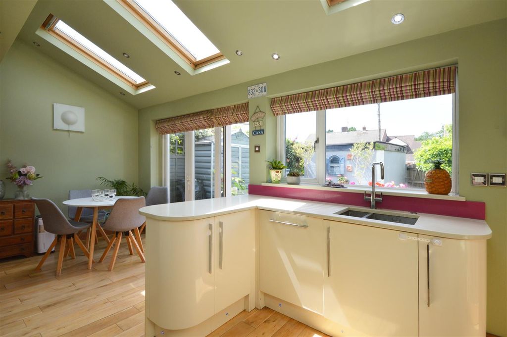 Property photo 3 of 31 Kitchen/Dining Room