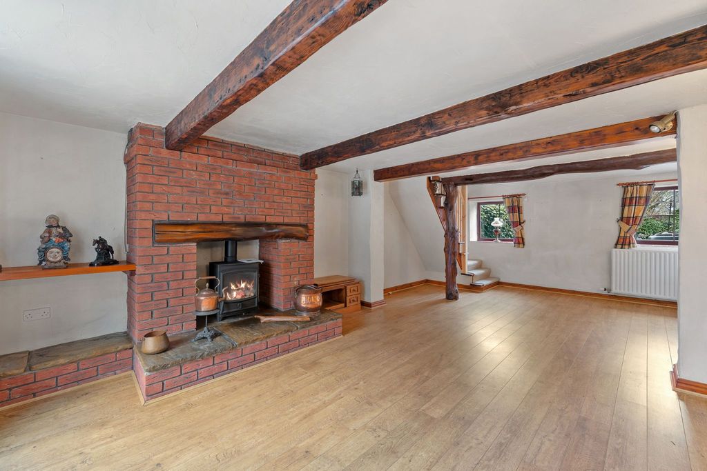 Property photo 3 of 28 Photograph 4