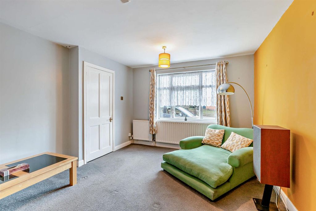 Property photo 2 of 14 8659726-Interior05-800.Jpg