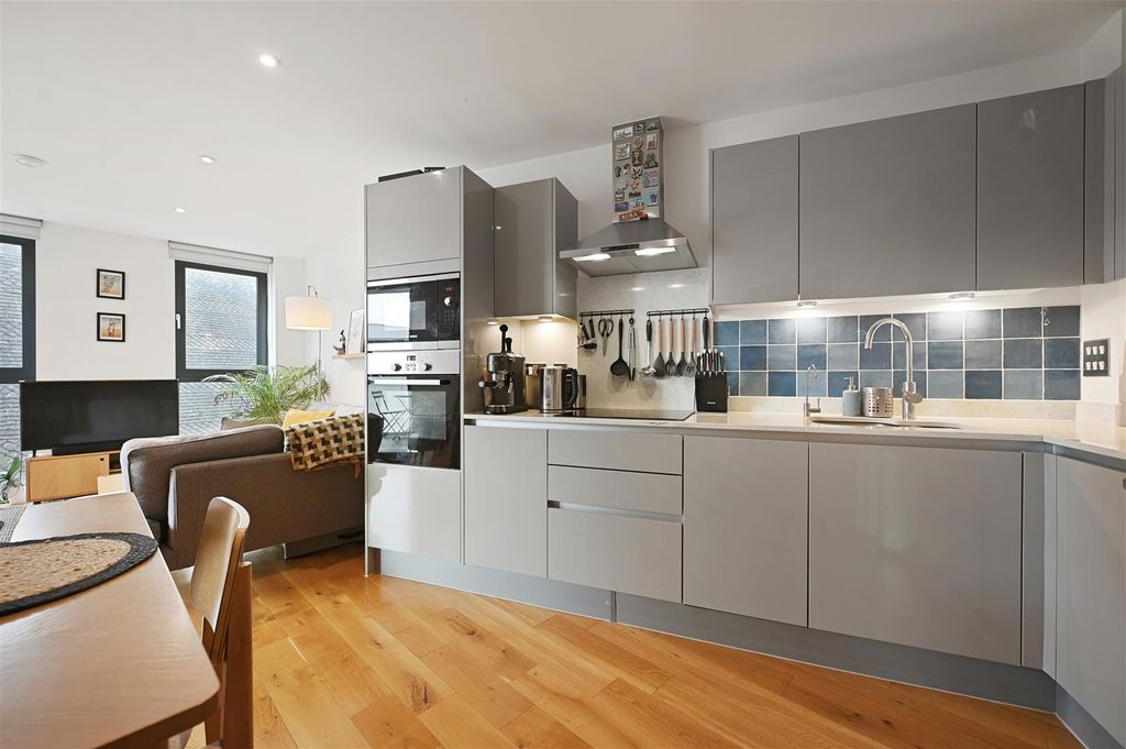 Property photo 3 of 12 Ar - Triumph House12.Jpg