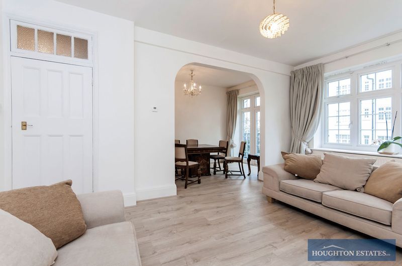 Property photo 3 of 10 Photo 3