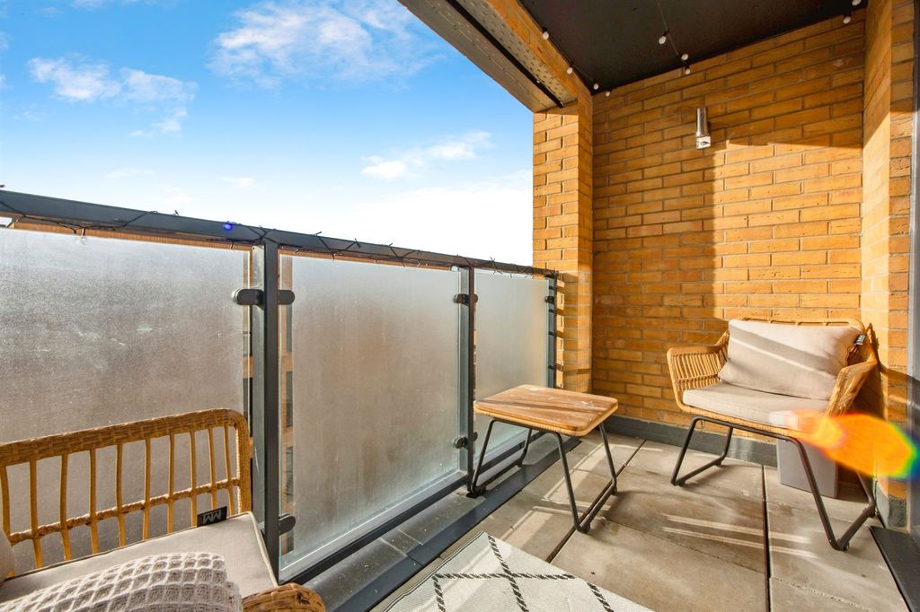 Property photo 2 of 13