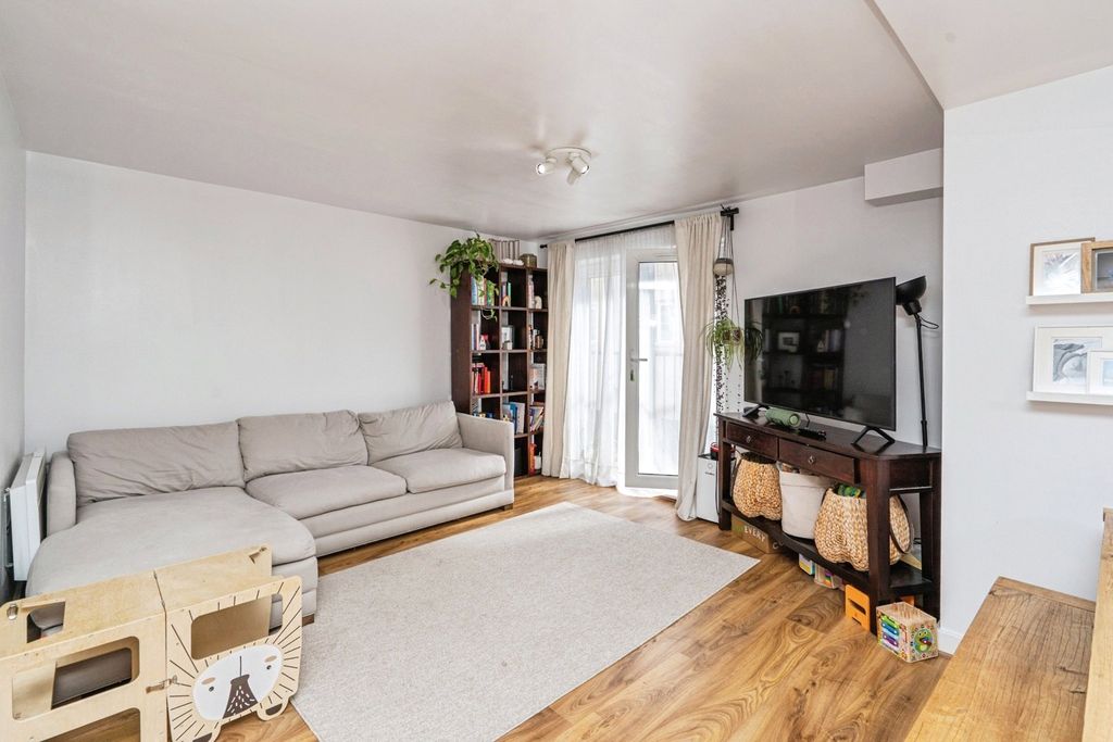 Property photo 3 of 17 Photo