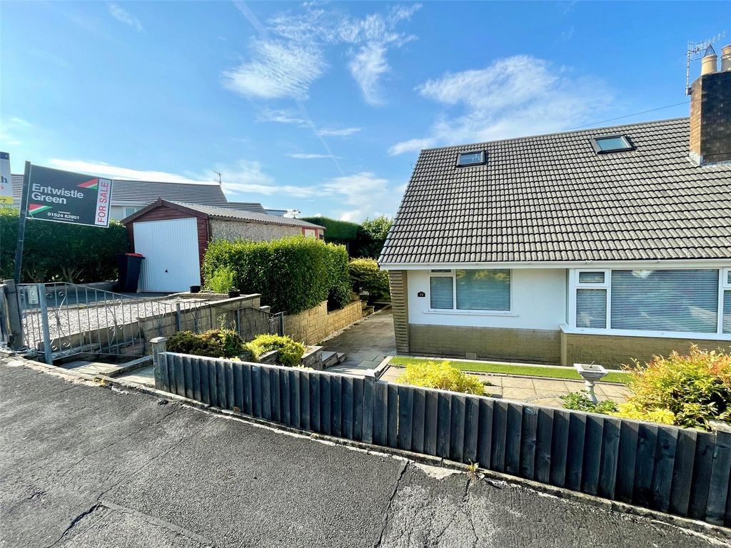 Property photo 1 of 17 External