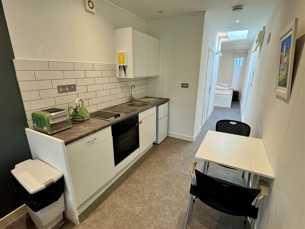 Property photo 3 of 9 11 Drydock Kitchen