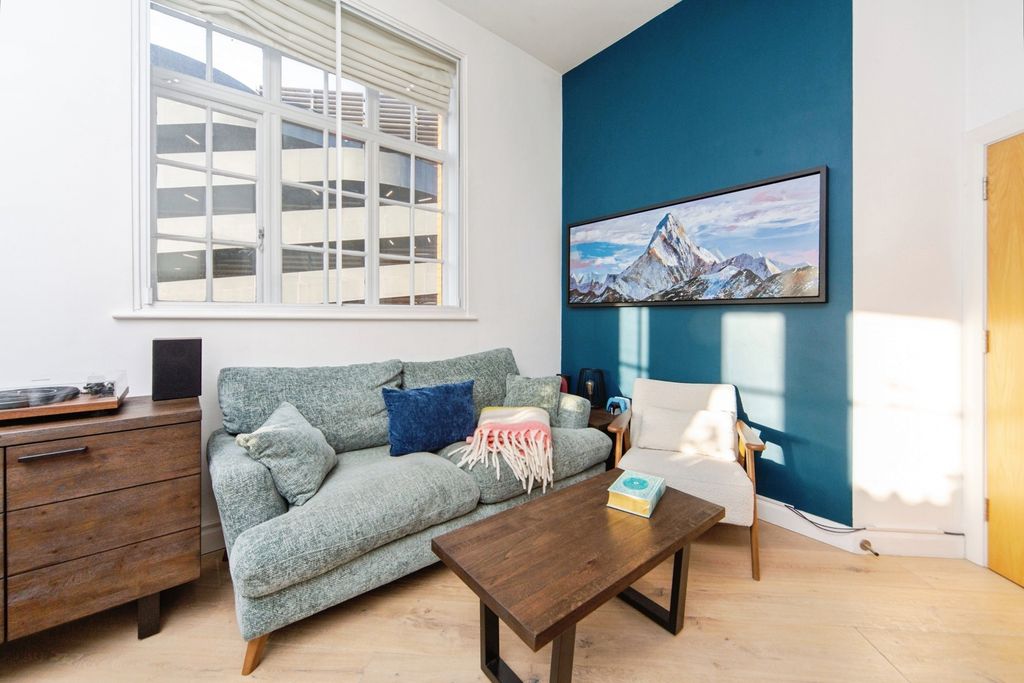 Property photo 2 of 19 Pbox-Img.Jpg