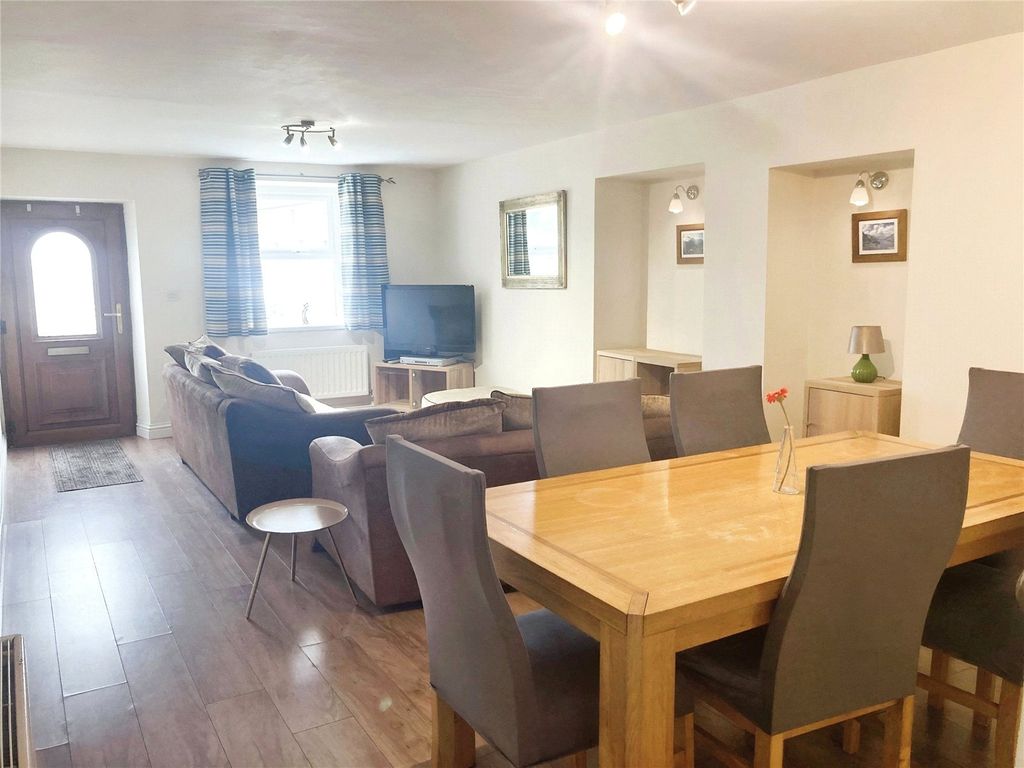 Property photo 3 of 11 Dinning Area