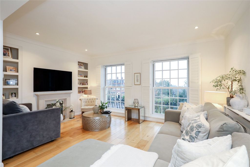 Property photo 2 of 16 Living Room