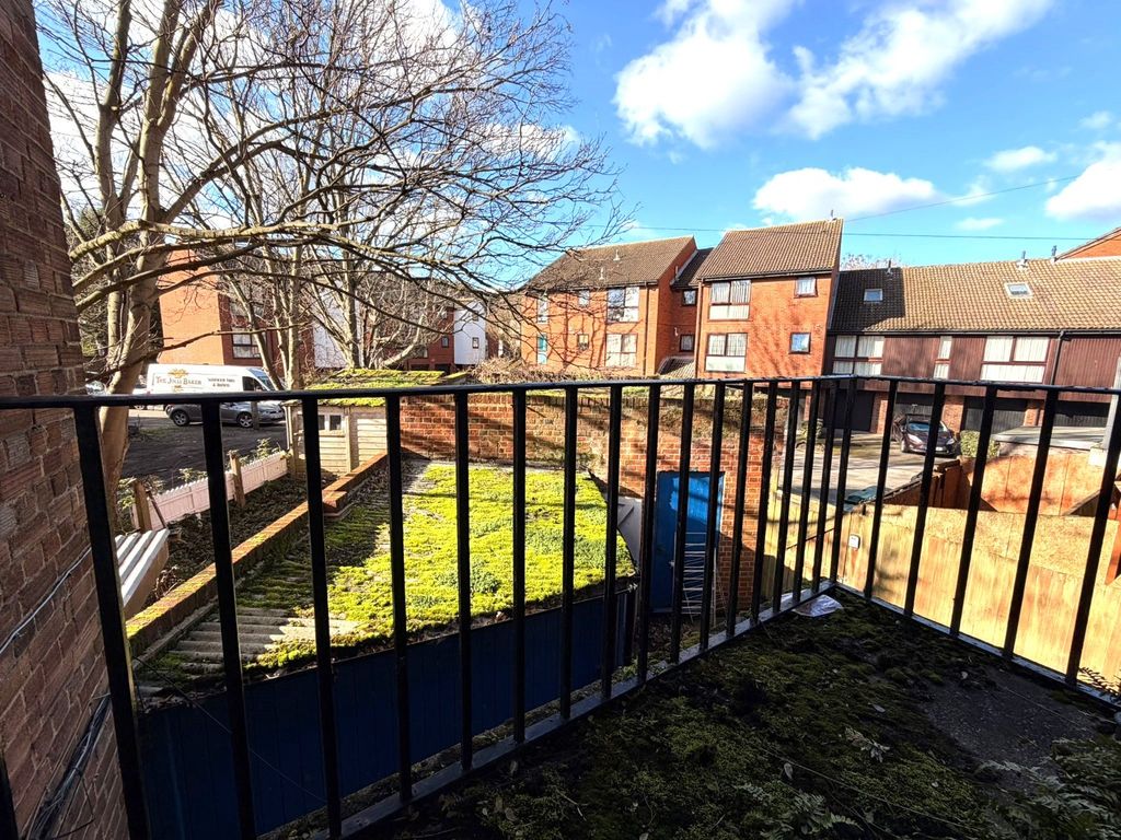 Property photo 2 of 8 4437652