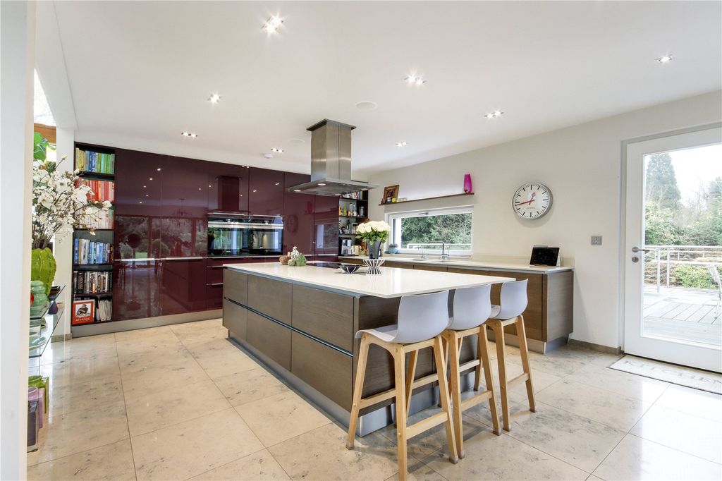 Property photo 3 of 27 Kitchen/Dining Room