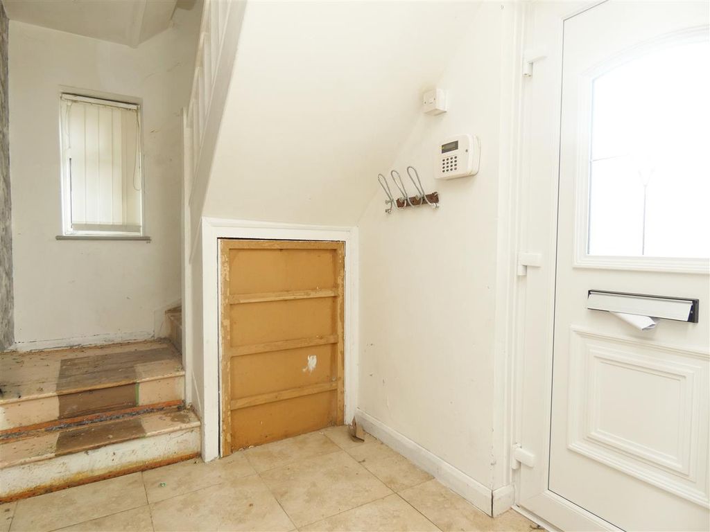 Property photo 3 of 12 Hall
