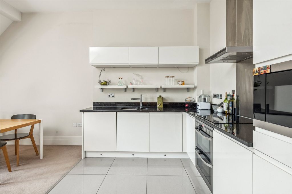 Property photo 3 of 8 Kitchen