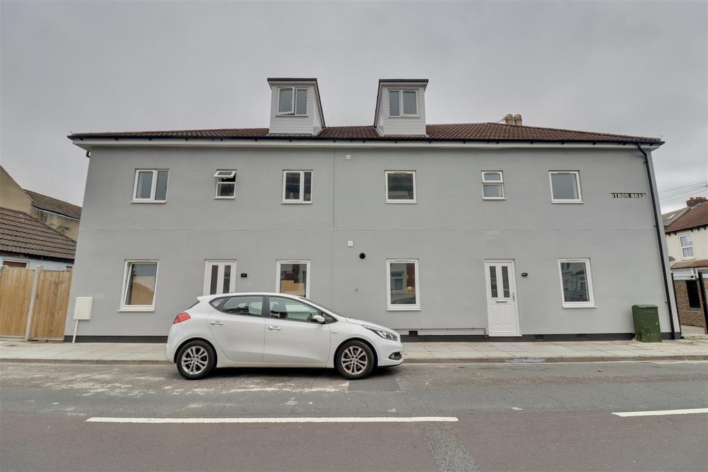 Property photo 2 of 17 C05A2Ecd-D4B3-416B-A84F-4042054C1Af4_1_201_A.Jpeg