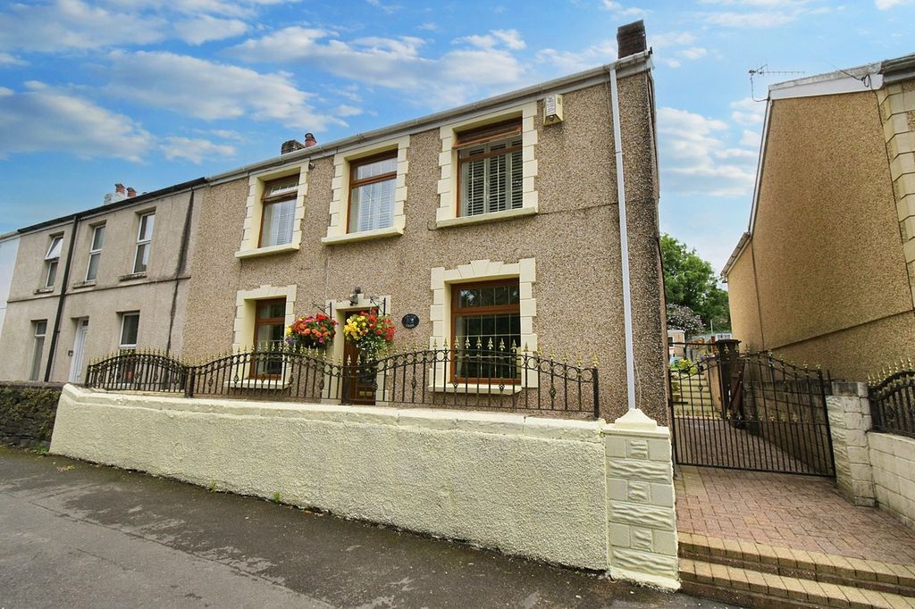Property photo 1 of 30