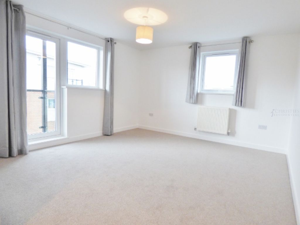 Property photo 3 of 10 Living Room