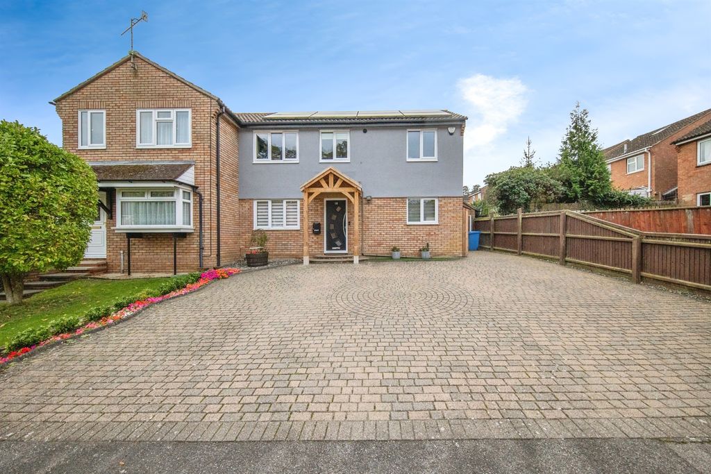 Property photo 1 of 28