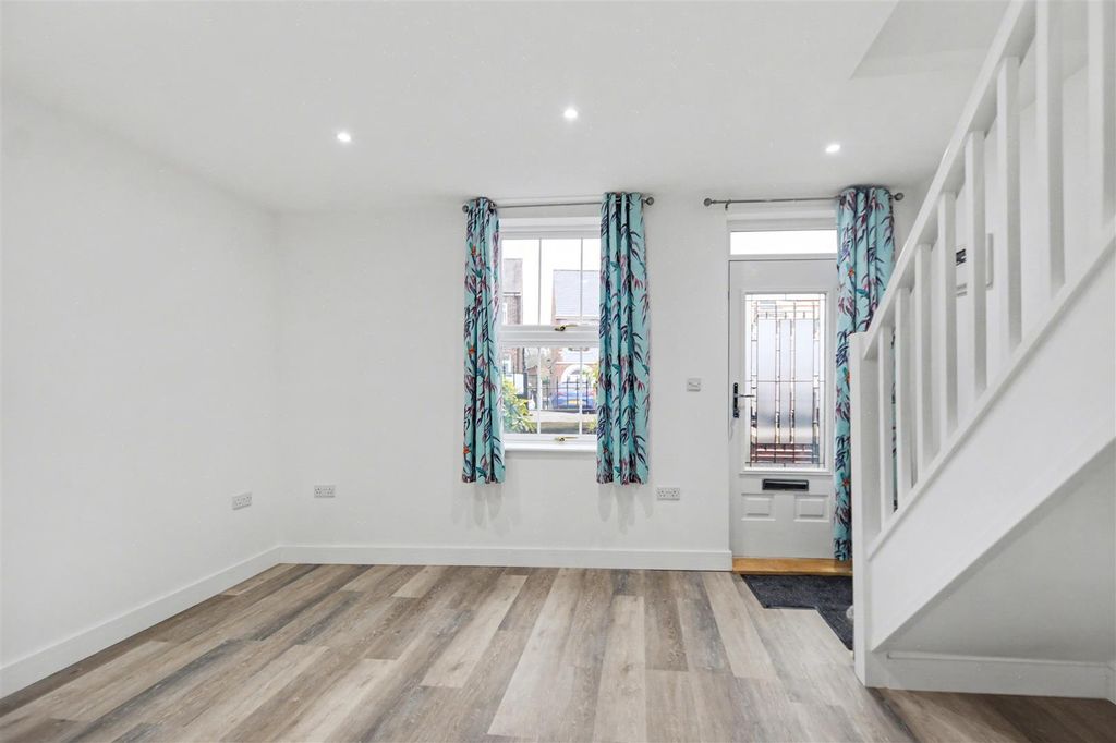 Property photo 3 of 29 Lounge_3.Jpeg