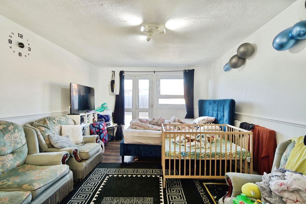 Property photo 2 of 8 Pbox-Img.Jpg