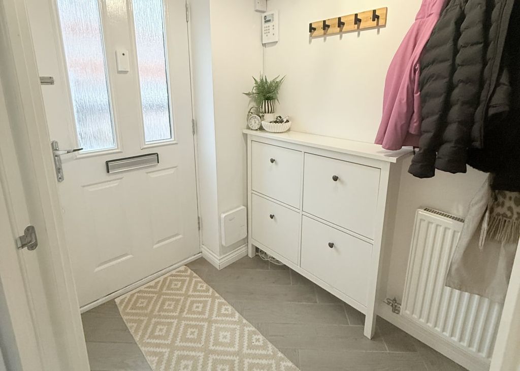 Property photo 2 of 32