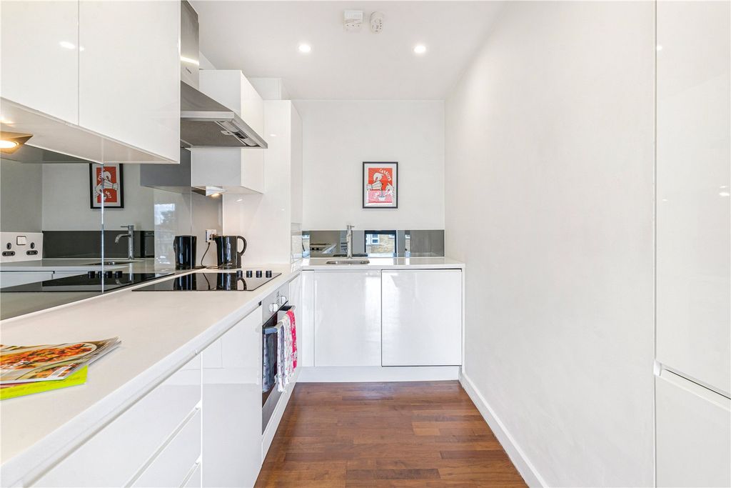 Property photo 3 of 18 Kitchen