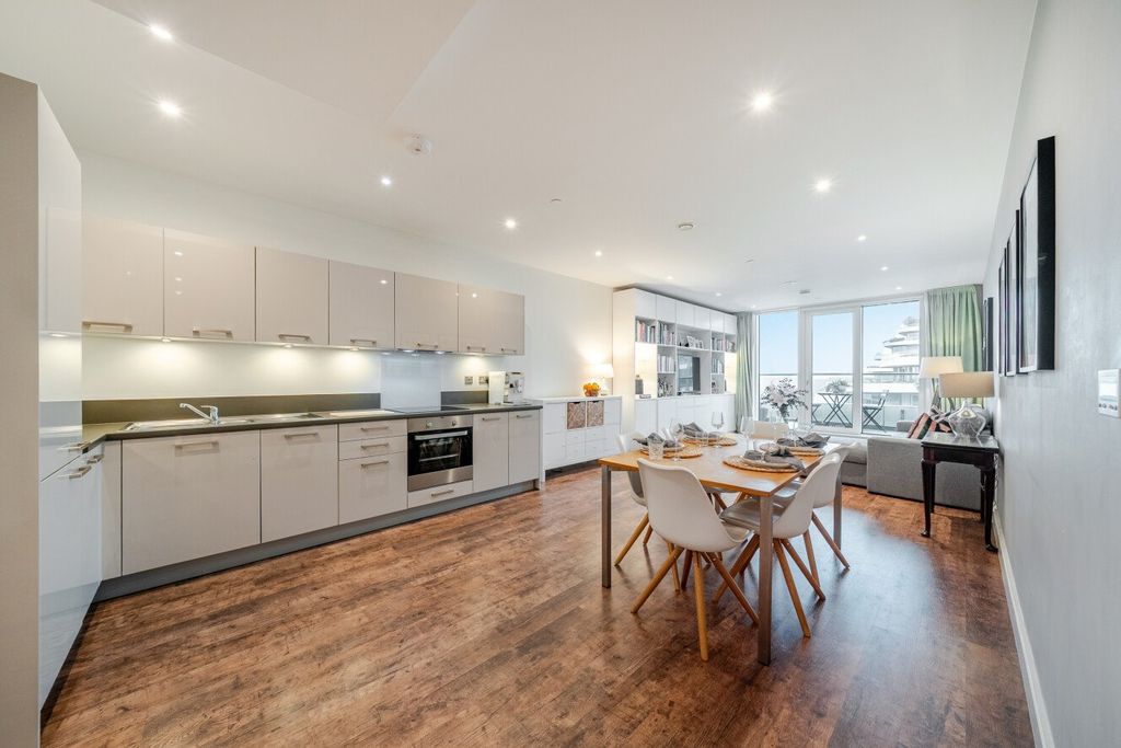 Property photo 2 of 20 Picture No. 25